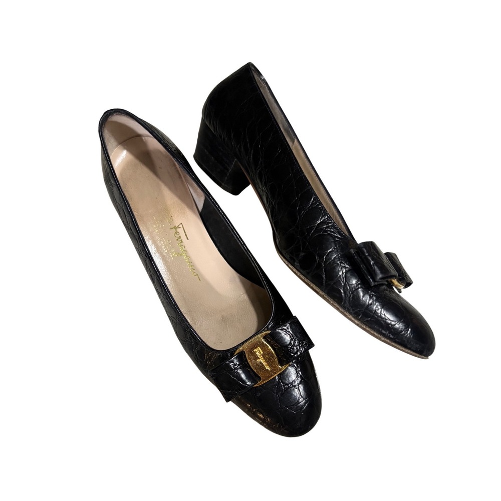 Salvatore Ferragamo Vara Pumps Womens 7.5 B Black Croc Embossed Leather GUC